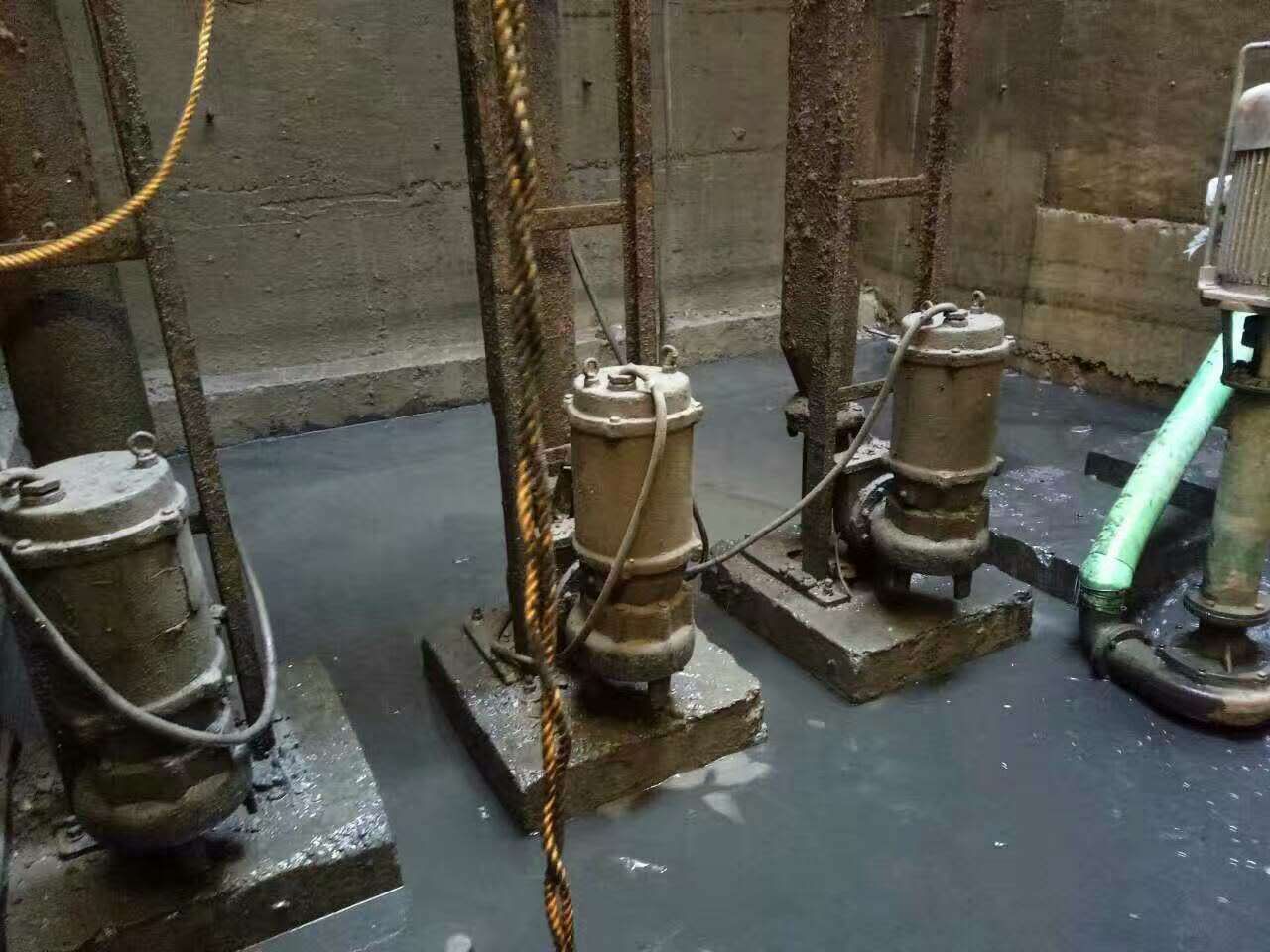 昆都仑污水池清理