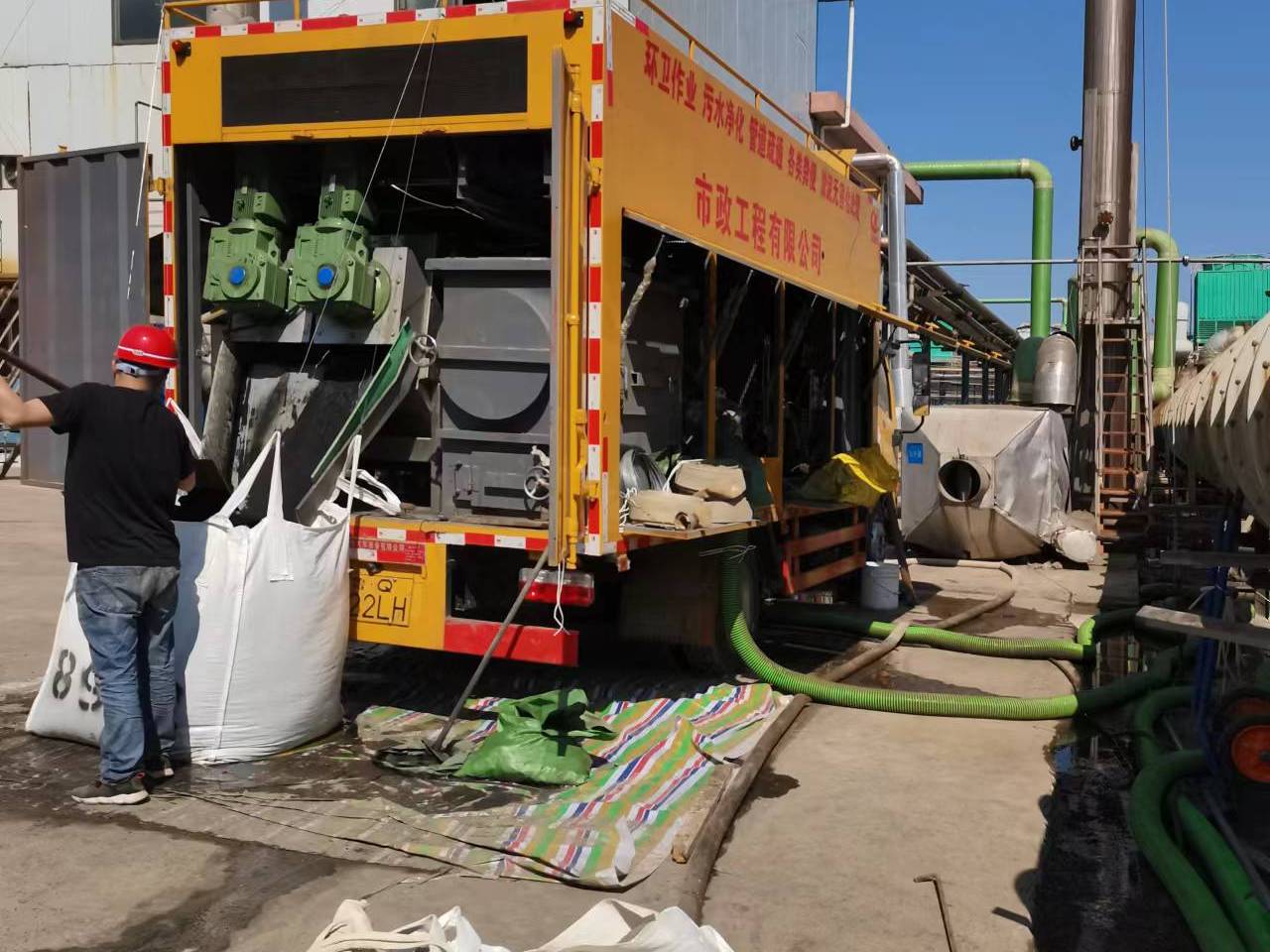 昆都仑淤泥压干处理